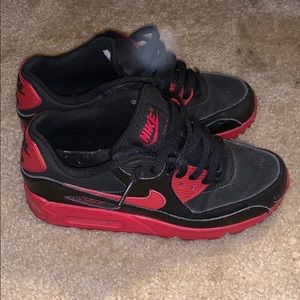 black & red airmax 90s
